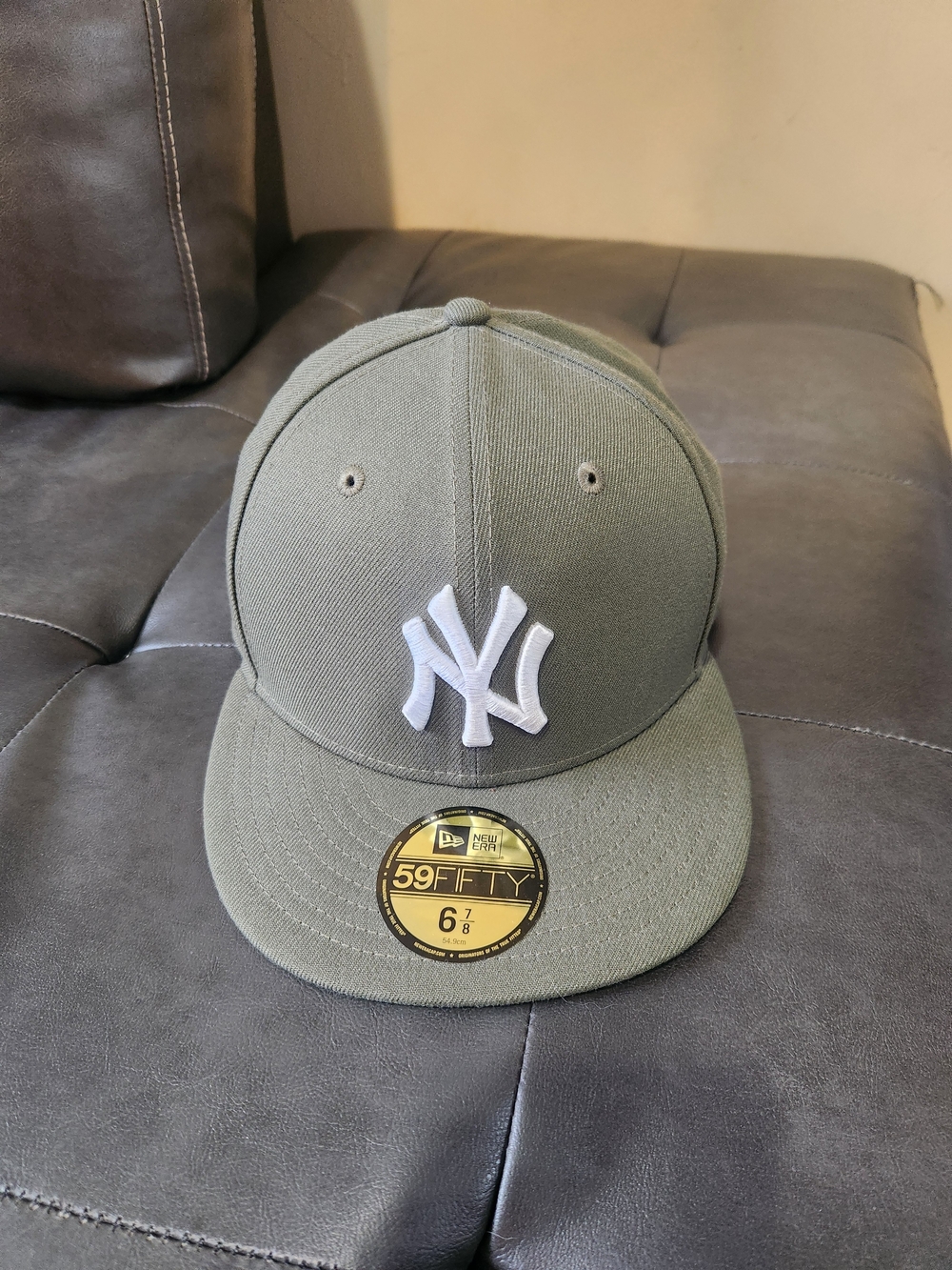 New Era Olive Green New York Yankees Fitted Cap with White Logo Size 6 7/8